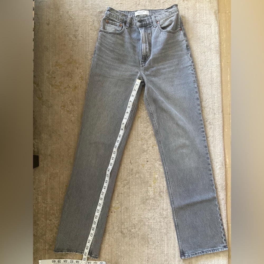 Abercrombie & Fitch, The 90s straight, ultra high rise jean